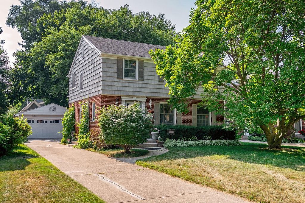 6041 N Santa Monica BOULEVARD, Whitefish Bay, WI 53217
