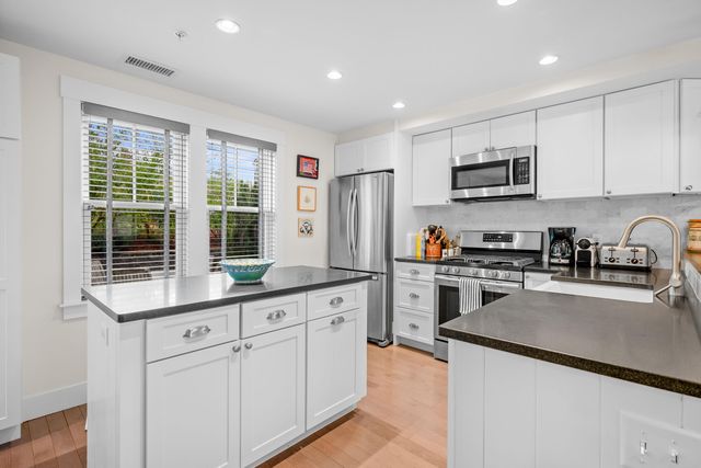 5 School Street U2, Provincetown, MA 02657