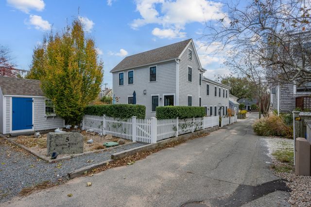 5 School Street U2, Provincetown, MA 02657