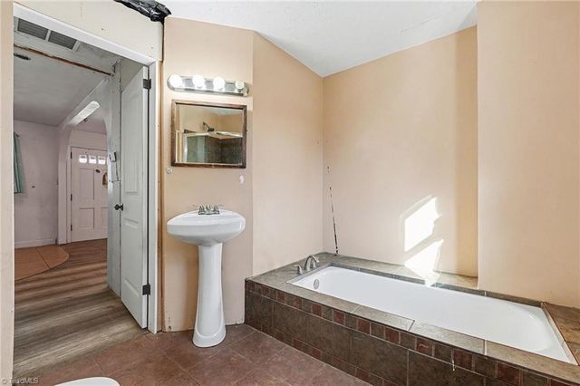 4446 White Rock Road, Winston-salem, NC 27105