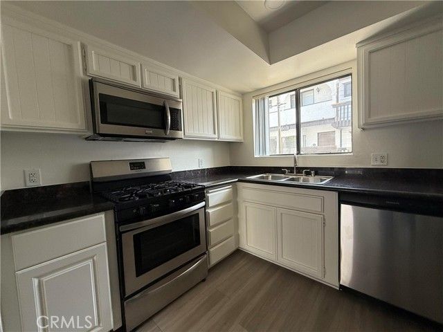 5250 colodny Drive 22, Agoura Hills, CA 91301