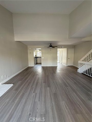 5250 colodny Drive 22, Agoura Hills, CA 91301