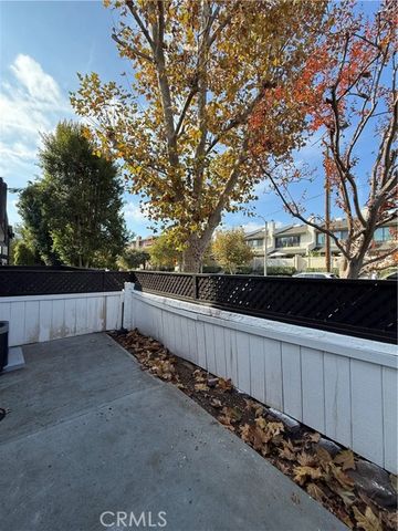 5250 colodny Drive 22, Agoura Hills, CA 91301