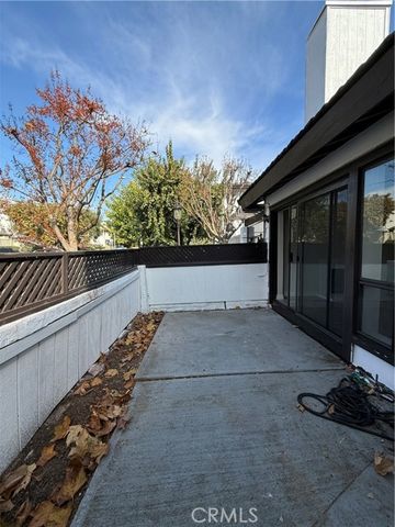 5250 colodny Drive 22, Agoura Hills, CA 91301