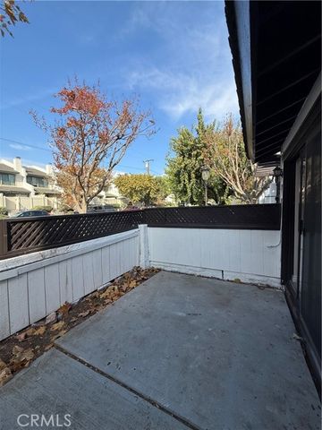 5250 colodny Drive 22, Agoura Hills, CA 91301