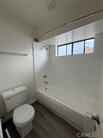 5250 colodny Drive 22, Agoura Hills, CA 91301