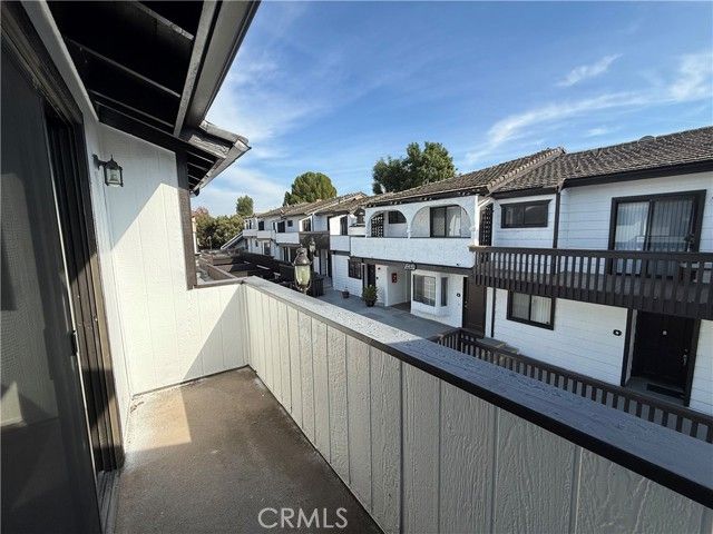 5250 colodny Drive 22, Agoura Hills, CA 91301