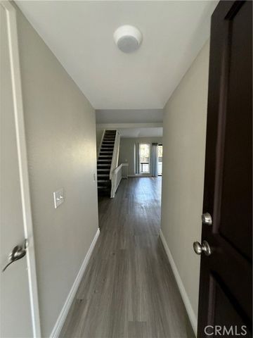 5250 colodny Drive 22, Agoura Hills, CA 91301