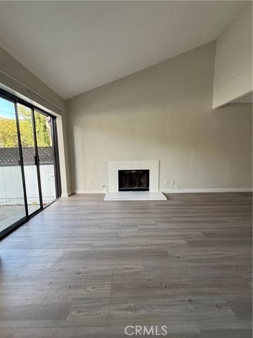 5250 colodny Drive 22, Agoura Hills, CA 91301