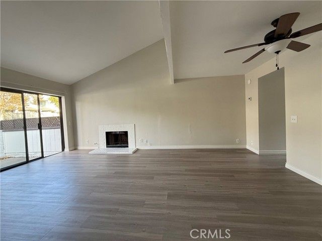 5250 colodny Drive 22, Agoura Hills, CA 91301