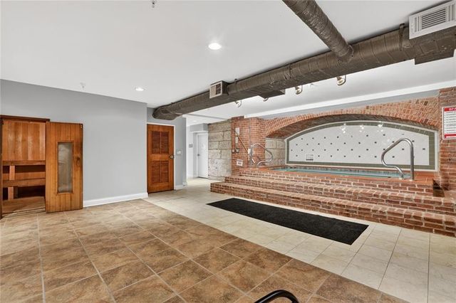 609 CENTRAL Street 1104, Kansas City, MO 64105