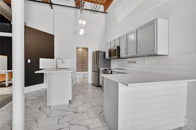 609 CENTRAL Street 1104, Kansas City, MO 64105