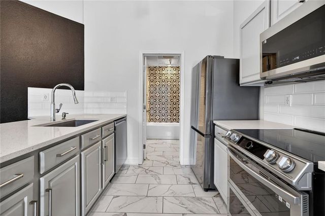 609 CENTRAL Street 1104, Kansas City, MO 64105