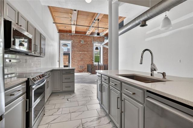 609 CENTRAL Street 1104, Kansas City, MO 64105