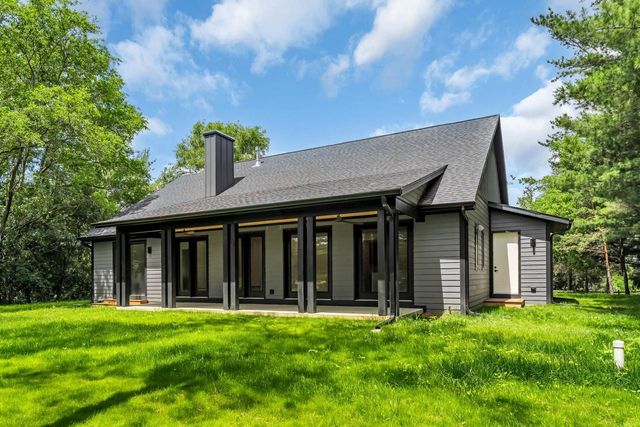 W5303 Briarwood ROAD, Elkhorn, WI 53121