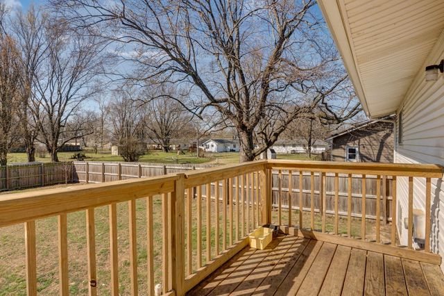 824 E Burford Street, Marshfield, MO 65706