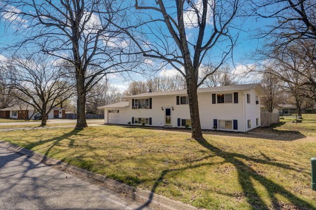 824 E Burford Street, Marshfield, MO 65706