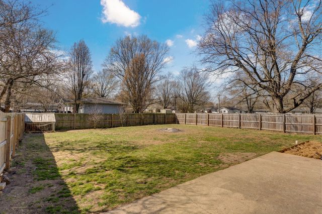 824 E Burford Street, Marshfield, MO 65706