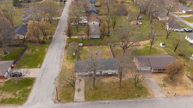 824 E Burford Street, Marshfield, MO 65706