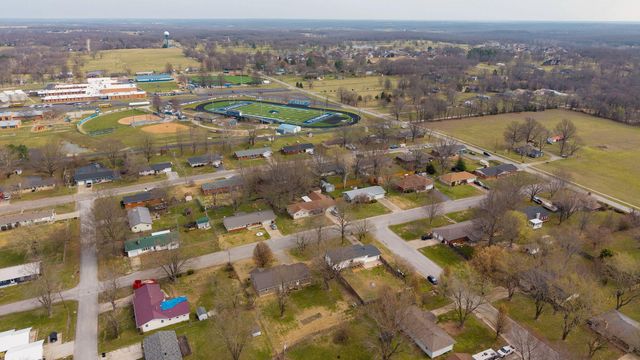 824 E Burford Street, Marshfield, MO 65706