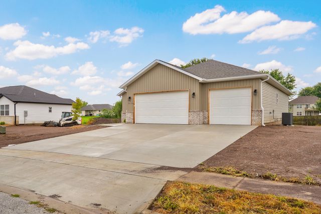 3026 E Bradford East Street, Republic, MO 65738