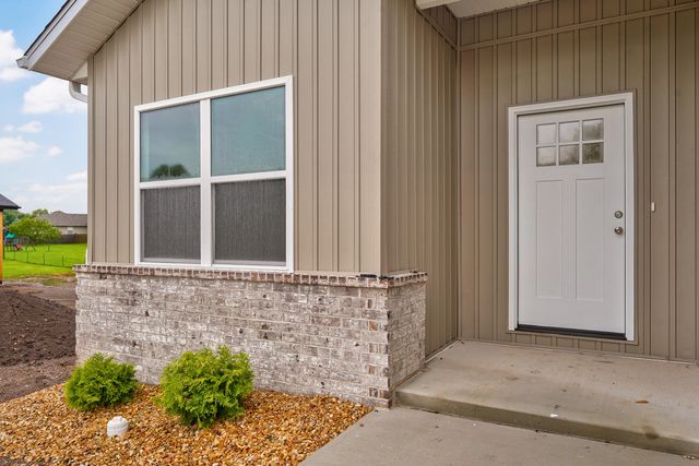 3026 E Bradford East Street, Republic, MO 65738