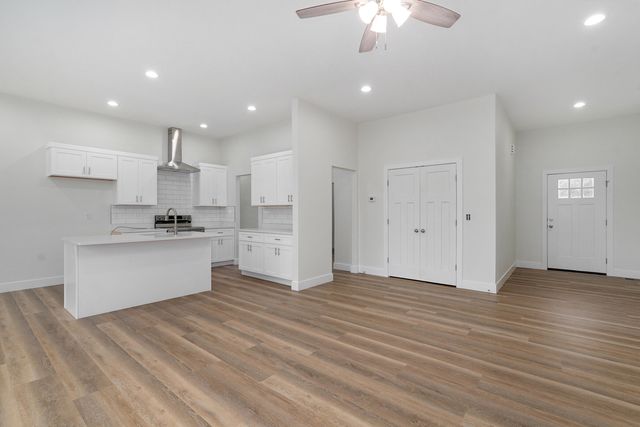 3026 E Bradford East Street, Republic, MO 65738
