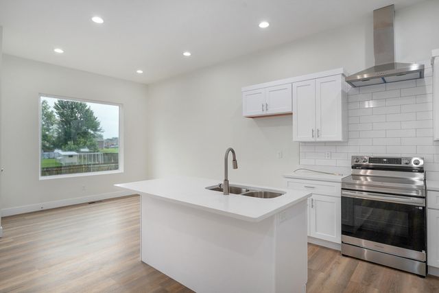 3026 E Bradford East Street, Republic, MO 65738