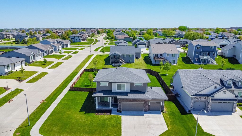 465 NW Gracewood Drive, Waukee, IA 50263