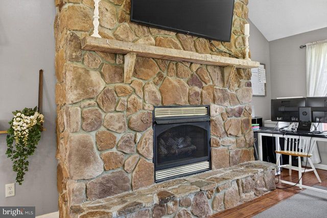 8570 S MIDDLE RD, Mount Jackson, VA 22842
