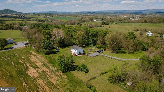 8570 S MIDDLE RD, Mount Jackson, VA 22842