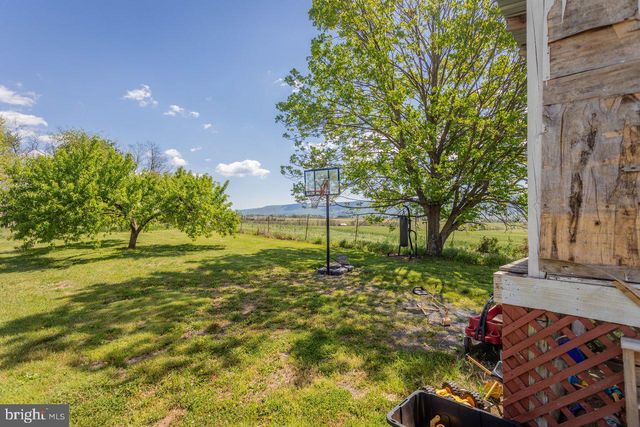 8570 S MIDDLE RD, Mount Jackson, VA 22842