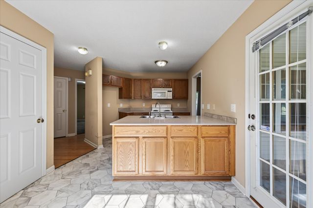 293 Clearfount Dr, Clarksville, TN 37043