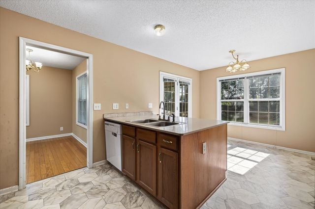 293 Clearfount Dr, Clarksville, TN 37043