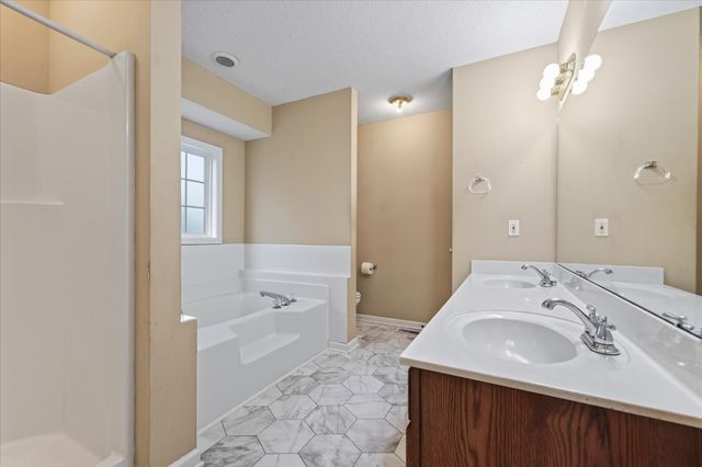 293 Clearfount Dr, Clarksville, TN 37043