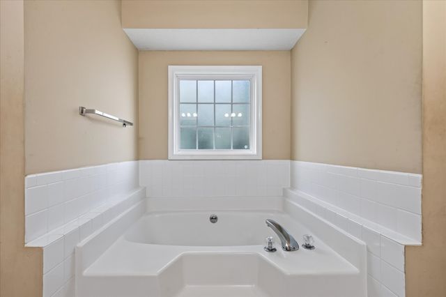 293 Clearfount Dr, Clarksville, TN 37043