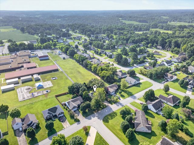 293 Clearfount Dr, Clarksville, TN 37043