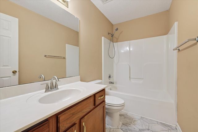 293 Clearfount Dr, Clarksville, TN 37043