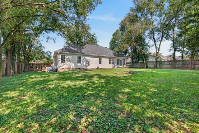 293 Clearfount Dr, Clarksville, TN 37043