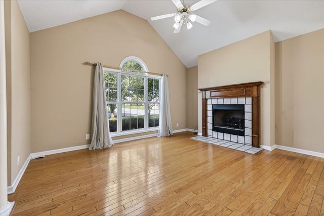 293 Clearfount Dr, Clarksville, TN 37043