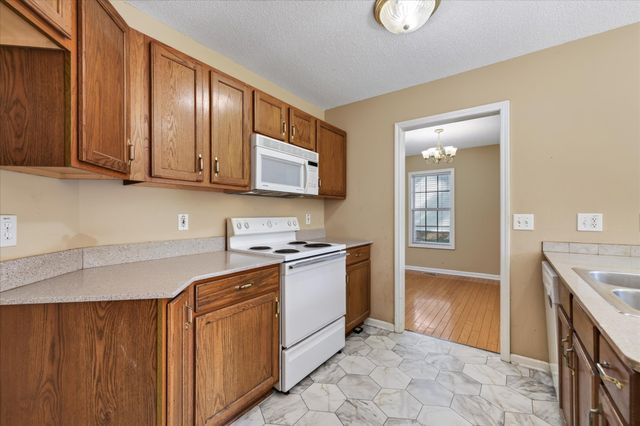 293 Clearfount Dr, Clarksville, TN 37043