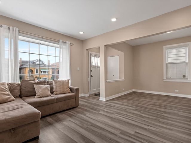 6049 W School Street, Chicago, IL 60634