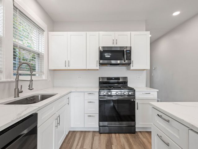 6049 W School Street, Chicago, IL 60634