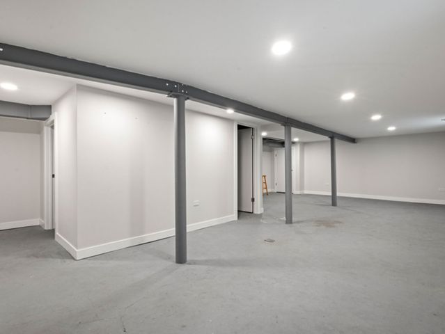 6049 W School Street, Chicago, IL 60634