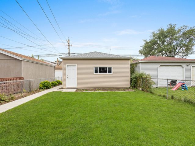 6049 W School Street, Chicago, IL 60634