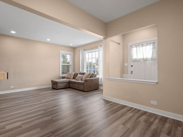 6049 W School Street, Chicago, IL 60634