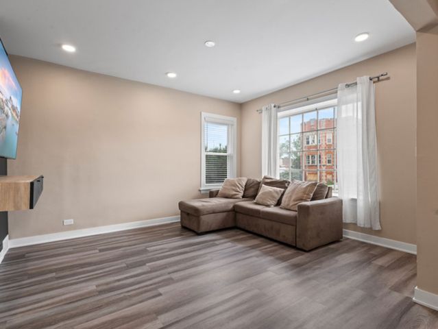 6049 W School Street, Chicago, IL 60634