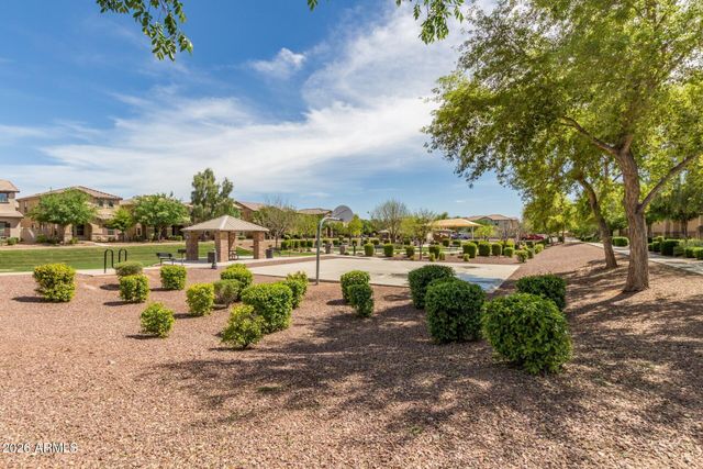 931 S SABINO Drive, Gilbert, AZ 85296