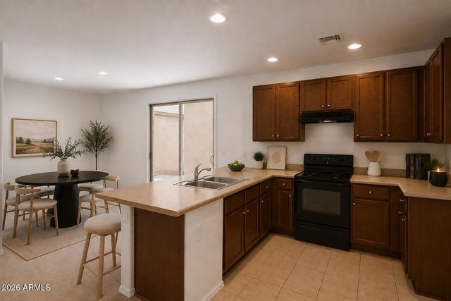 931 S SABINO Drive, Gilbert, AZ 85296