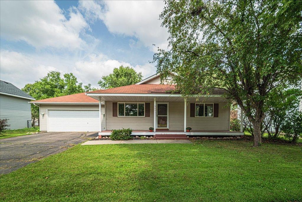 905 Spruce Street, Farmington, MN 55024